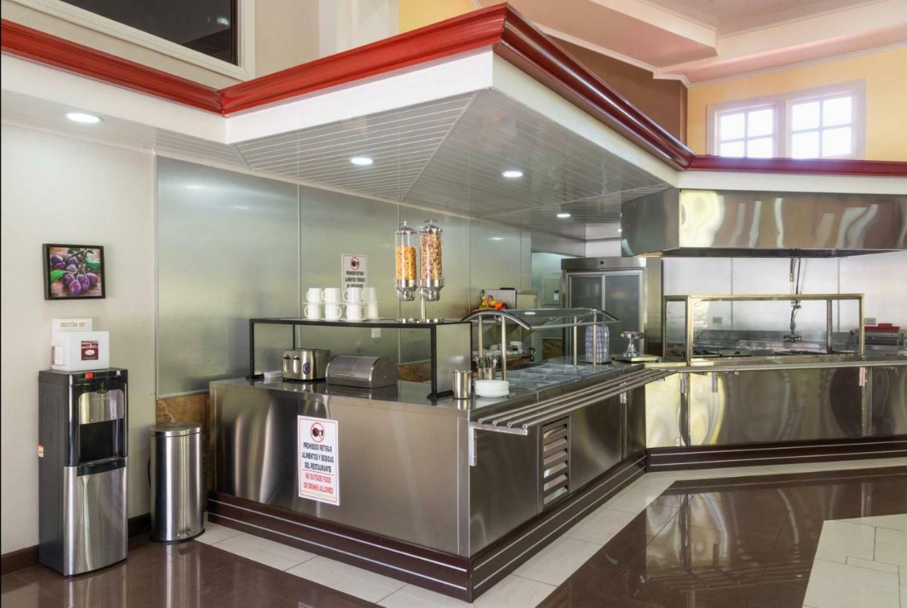 Prado Inn&Suites San Jose  Bagian luar foto